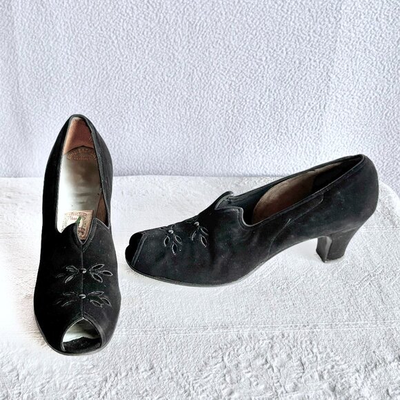1930s 1940s Black Suede Cut Out Chunky Heel Pumps 7-8 Narrow - Picture 1 of 11